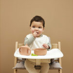 Deze set met badstofslabben komen uit de collectie van Meyco Uni. Ze zijn gemaakt van 100% katoen hierdoor nemen ze makkelijk vocht op en zijn sneldrogend. Deze set slabben worden geleverd in de kleur gebroken wit, zachtroze en toffee (bruin). De slabben hebben een klittenbandsluiting.Â