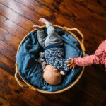 Deze unieke sweater met bliksemprint komt uit de collectie van Mijs X Merlijn.  Deze stijlvolle sweater heeft een eigentijdse print van de bliksem in de kleur wit op een blauwe ondergrond. De sweater is gemaakt van 100% katoen en voelt heerlijk zacht aan. De boorden zijn elastisch en het heeft een handige diagonale drukker sluiting op de schouder zodat hij makkelijker aangetrokken kan worden.