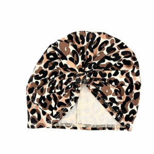 Dit leuke babymuts Lilly Leopard komt uit de collectie van May Mays. Het mutsje heeft een leuke luipaardenprint is verfraaid met een prachtig luxe strikje, waardoor het een onweerstaanbaar schattige keuze is voor jouw kleine meid. De weelderig zachte katoenen stof van dit mutsje zorgt voor ultiem comfort op haar tere hoofdje. 