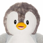 Pinguïn Bingle heeft een mooi wit en grijs lichaam met een knuffelzachte vacht. Hij heeft gele voeten en een gele snavel. Zijn kleine zwarte ogen zijn geborduurd. Bingle is niet alleen leuk en lief om mee te spelen maar is ook een mooie aanwinst voor de kinderkamer.