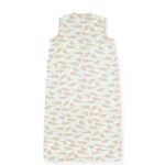 Dit schattige slaapzakje met een overall print van Walvissen komt uit de collectie Whales van Jollein. Het slaapzakje is gemaakt van hydrofiel katoen met een roze print. De biezen zijn ook in de kleur roze. Door de lage TOG waarde is hij perfect voor gebruik in de zomer, of juist in de winter in combinatie met een dekentje.