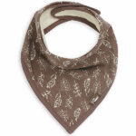 Handige en leuke bandana slabben van Jollein gemaakt van zachte hydrofiel stof. Deze slabben zijn voor zien van een leuke bloemenprint. De slabben zijn voorzien van 2 drukknoopjes zodat ze verstelbaar zijn in maat. Een bandana slab beschermt de kleertjes van je kindje tegen kwijlen gedurende de dag.