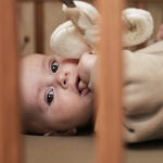 Het Dreamy Mouse speendoekje komt uit de collectie van Jollein.  Het doekje is gemaakt in de vorm van een vlinder en heeft aan de ene zijde een print van een vlinders, bloemen en een muis en de andere zijde is van fleece. Maak dit  speendoekje vast aan de speen van je baby en de speen is vindbaar!