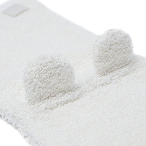 Deze zacht washand Ears is gemaakt van badstof in de kleur Ivory komt uit de Bascis collectie van Jollein. Deze badstoffen washand is zeer handig voor dagelijks gebruik. Heerlijk zacht en lief voor het kwetsbare huidje van jouw baby, lekker lang zodat hij goed om je hand blijft zitten en verkrijgbaar in 6 vrolijke kleurtjes. Daarnaast heeft de washand schattige oortjes aan de bovenkant en een handig lusje om de washand op te hangen.