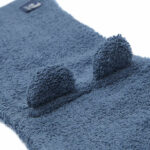 Deze zacht washand Ears is gemaakt van badstof in de kleur Jeans Bluet komt uit de Basics collectie van Jollein. Deze badstoffen washand is zeer handig voor dagelijks gebruik. Heerlijk zacht en lief voor het kwetsbare huidje van jouw baby, lekker lang zodat hij goed om je hand blijft zitten en verkrijgbaar in 6 vrolijke kleurtjes. Daarnaast heeft de washand schattige oortjes aan de bovenkant en een handig lusje om de washand op te hangen.