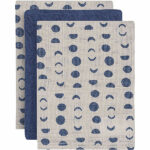 Dit leuke design Moonlight van Jollein heeft een leuke manen in de kleur blauw. Deze set bestaat uit 3 washadjes:1x effen blauw & 2x beige met maantjes. Maak met deze hydrofiele must haves jouw uitzetlijst compleet met deze fijne washandjes. Ze hebben een leuk printje, zijn lekker zacht en absorberen gemakkelijk.