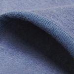 Dit mooie blauwe dekentje komt uit de Basics collectie van Jollein. Het dekentje is effen en van kleur en geschikt voor het ledikantje. Het dekentje is gemaakt van 100% katoen. Hij is lekker zacht en past overal bij doordat hij een effen kleur heeft. Combineer deze deken bijvoorbeeld met een leuk (hoes)lakentje met print. De deken is niet alleen fijn in het bedje van jouw baby, maar kun je ook goed gebruiken als je samen onderweg bent met de kinderwagen of bij het knuffelen op de bank. De TOG-waarde is 1.0 en dus ook goed te combineren met een slaapzak