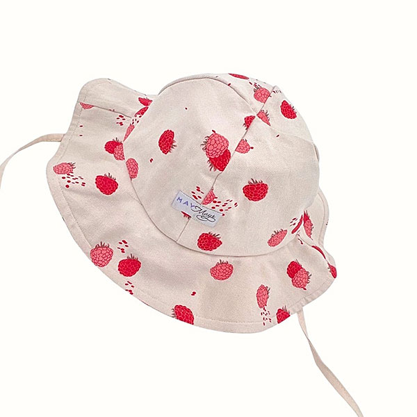 Het Bella Frambozen zonnehoedje, zal onwijs schattig staan bij jouw kleine meid. Naast dat dit hoedje er te lief uitziet beschermt het jouw kleintje ook tegen schadelijke UV stralen. Deze bucket hat is geschikt vanaf ongeveer 3 maanden tot 2 jaar en er een handig koordje aan, zodat je het zonnehoedje vast kan maken.