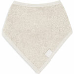 Deze handige badstof bandana Nougat komt uit de Basics collectie van Jollein. Helpt tegen natte vlekken in kleding door kwijlen of tegen vlekken in het outfitje van jouw kleintje. De bandana is gemaakt van comfortabel zachte badstof en door de drukknoopjes aan de achterzijde kun je gemakkelijk het formaat aanpassen. Een bandana slab beschermt de kleertjes van je kindje tegen kwijlen gedurende de dag.