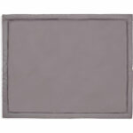 Dit mooie boxdek in de kleur grijs komt uit de collectie van Jollein. Deze boxdek is fijn om te gebruiken in de box zodat jouw kleintje nóg comfortabeler kan spelen. Ook kun je het boxdek perfect gebruiken in combinatie met het bijpassende boxkleed in dezelfde print. Een boxdek heeft als voordeel dat hij makkelijk kan worden afgenomen met een vochtige doek als er een ongelukje gebeurd is. Naast het gebruik in de box is het boxdek ook ideaal voor gebruik als speelkleed op de vloer of in de tuin.