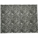 Dit mooie boxdek in de kleur groen komt uit de collectie van Jollein Botanical. Het heeft een mooie print van bladeren en takken op een groen ondergrond. Deze boxdek is fijn om te gebruiken in de box zodat jouw kleintje nóg comfortabeler kan spelen. Je baby heeft door de stugge bovenlaag grip en glijdt niet weg doordat het kleed een stevige schuimvulling heeft. Bovendien is dit speelkleed lekker praktisch. Is het vies geworden door een koekje, sap of wat kwijl? Geen nood! Je neemt het af met een vochtige doek en het is weer schoon.