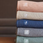 Jollein jeans blue Basic Knit wiegdekentje met blauwe fleece voering