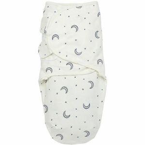 Laat jouw kleine dromer heerlijk in slaap vallen onder de mooie sterretjes en maantjes van de prachtige Moon print. Met de doek kun je je kleintje veilig inbakeren. En niets is fijner dan dat voor jouw pasgeboren baby want op deze manier valt jouw kleintje lekker in slaap. De sluiting van deze inbakerdoek is gemaakt van klittenband.