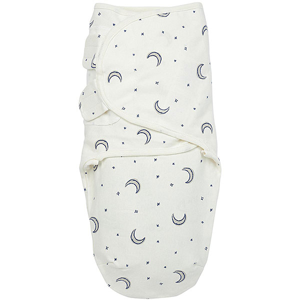 Laat jouw kleine dromer heerlijk in slaap vallen onder de mooie sterretjes en maantjes van de prachtige Moon print. Met de doek kun je je kleintje veilig inbakeren. En niets is fijner dan dat voor jouw pasgeboren baby want op deze manier valt jouw kleintje lekker in slaap. De sluiting van deze inbakerdoek is gemaakt van klittenband.