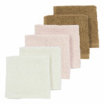 Een mooie set van 6 badstof monddoekjes uit de collectie Basics van Meyco. Baby’tjes geven regelmatig wat voeding terug tijdens het voeden. Daarom kun je echt niet zonder een voorraadje spuugdoeken, ook wel monddoekjes genoemd. Met deze handige Meyco Baby Spuugdoek Basic Badstof vang je alle knoeipartijtjes netjes op. Natuurlijk zijn ze ook héél handig wanneer je kleintje veel aan het kwijlen is.