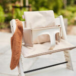 Op zoek naar fijne slabbetjes die veel kunnen opnemen en lekker matchen? Deze 3-pack 'does all that'. In de prachtige kleurtjes Pale Pink, Nougat & Caramel zijn deze slabbetjes prachtig om te zien en in de heerlijke badstof zijn ze lekker zacht en nemen ze alles op. Wel zo handig met die kliederende kiddo's. Je sluit het slabbetje gemakkelijk met klittenband aan de achterkant!