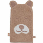 Deze washand Jungle Jambo Cheetah in de kleur caramel is perfect voor dagelijks gebruik. Hij is heerlijk zacht en lief voor het kwetsbare huidje van jouw baby, lekker lang zodat hij goed om je hand blijft zitten. Daarnaast heeft de washand schattige oortjes aan de bovenkant en een handig lusje om de washand op te hangen.