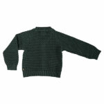 Een stijlvol gebreid vestje in de kleur groen met mooie houten knoopjes aan de voorzijde, V-hals en lange mouwen. Gemaakt van zacht en zeer comfortabele kwaliteit katoen waardoor het vestje geschikt is het hele jaar door te dragen en zacht aanvoelt op de huid.