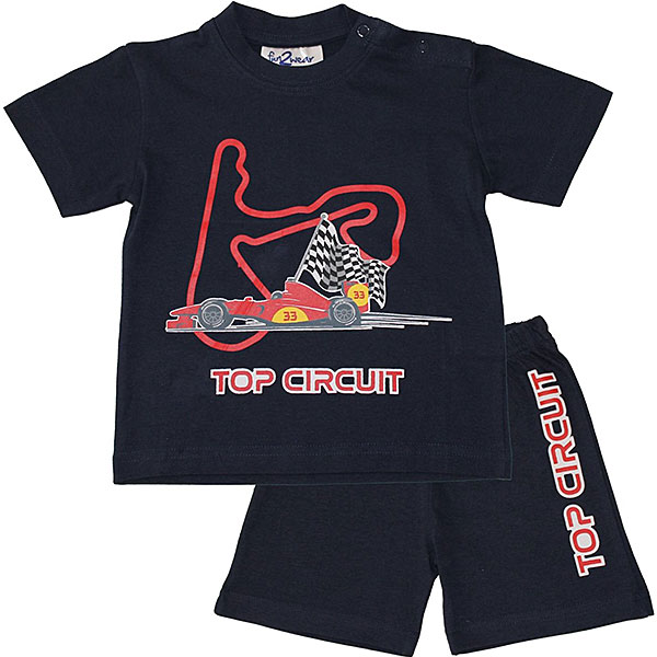 Hier vind je de stoere shortama Top Circuit. Deze shortama komt uit de collectie van Fun2Wear. Deze shortama bestaat uit een shirt met korte mouwen en een korte broek. Op het shirtje staat de afbeelding van een raceauto met een racebaan en de tekst Top Circuit. Het korte broekje is effen van kleur met in het rood de tekst Top Circuit. Deze serie heeft een verbeterde stofkwaliteit waardoor die mooier blijft na het wassen.