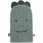 Deze washand Jungle Jambo Croco in de kleur ash green is perfect voor dagelijks gebruik. Hij is heerlijk zacht en lief voor het kwetsbare huidje van jouw baby, lekker lang zodat hij goed om je hand blijft zitten. Daarnaast heeft de washand schattige oortjes aan de bovenkant en een handig lusje om de washand op te hangen.