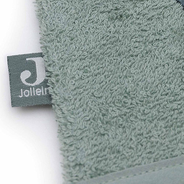 Deze washand Jungle Jambo Croco in de kleur ash green is perfect voor dagelijks gebruik. Hij is heerlijk zacht en lief voor het kwetsbare huidje van jouw baby, lekker lang zodat hij goed om je hand blijft zitten. Daarnaast heeft de washand schattige oortjes aan de bovenkant en een handig lusje om de washand op te hangen.