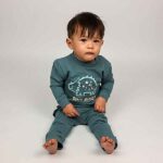 Frogs and Dogs babysweater Dino Buddy in blauwgroen met geborduurde dino en tekst uit de Nice Team collectie.