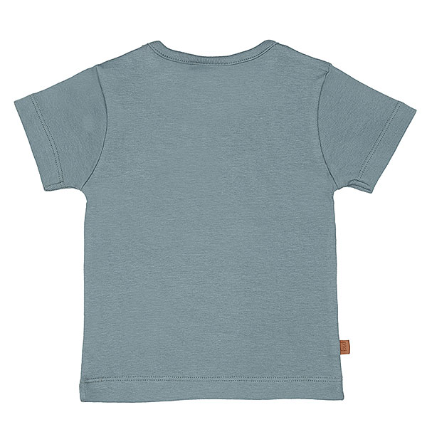 Dit schattige groenblauwe t-shirt is effen van kleur en heeft op borsthoogte een zakje. Het t-shirtje komt uit de Nice Team-collectie van Frogs and Dogs. Op het zakje is een klein dinootje geborduurd. Bij de maten tot en met 86 zitten er op de linkerschouder handige drukknoopjes, zodat het shirtje gemakkelijk aan- en uitgetrokken kan worden.