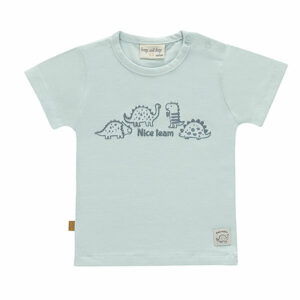 Dit baby t-shirt met korte mouw is perfect voor kleine dinoliefhebbers! Op de voorzijde staan 4 stoere dino’s bedrukt, wat het shirt een speelse en vrolijke uitstraling geeft. Gemaakt van zacht en ademend katoen, ideaal voor de gevoelige babyhuid en comfortabel voor dagelijks gebruik.