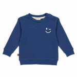 Stoere blauwe baby sweater met kleine smiley op borsthoogte voor een vrolijke touch. Gemaakt van zacht en warm materiaal, perfect voor frisse dagen.