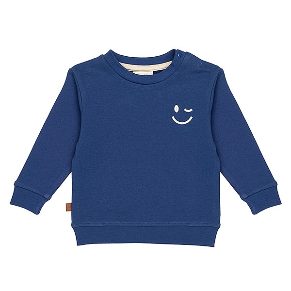 Stoere blauwe baby sweater met kleine smiley op borsthoogte voor een vrolijke touch. Gemaakt van zacht en warm materiaal, perfect voor frisse dagen.