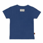 Dit donkerblauwe baby t-shirt met korte mouw uit de Sun and Sand-collectie van Frogs and Dogs is een zomerse must-have! Op de voorzijde staat een lichtblauwe bedrukking voor een frisse, speelse look. Gemaakt van zacht en ademend katoen, ideaal voor warme dagen.