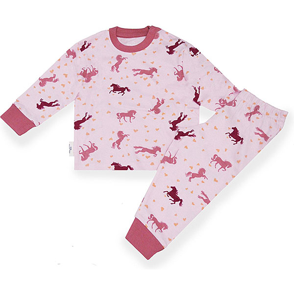 Deze leuke roze pyjama Horse komt uit de collectie van Frogs and Dogs. Deze pyjama bestaat uit een shirt met lange mouwen en een broek met lange pijpen. Zowel het shirtje als het broekje hebben een overall print van paarden en hartjes. Deze serie heeft een verbeterde stofkwaliteit waardoor die mooier blijft na het wassen.