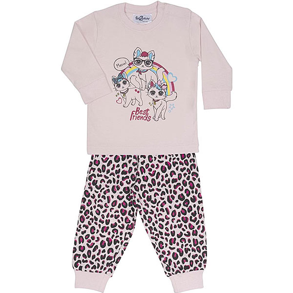 Deze lieve roze pyjama Best Friends komt uit de collectie van Fun2Wear. Deze pyjama bestaat uit een shirt met lange mouwen en een broek met lange pijpen. Het shirtje heeft op de voorzijde een print van poesjes onder een regenboog met de tekst Best Friends. Het broekje heeft een overall luipaardenprint. De boordjes van de mouwen en de pijpjes zijn roze van kleur.