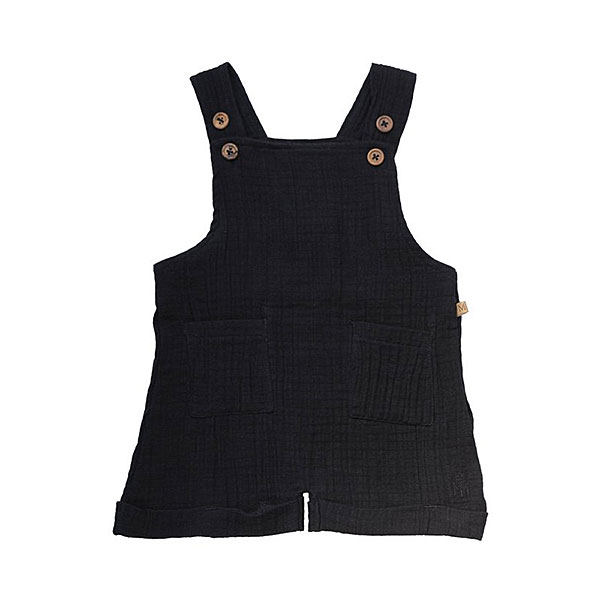 Dit leuke zwarte salopetteshortje is gemaakt een katoen crepe wat veel wordt gebruikt in de luchtige zomercollectie van MIJS X MERLIJN. Het shortje heeft twee paspel zakjes aan de voorkant en verstelbare knoopsluitingen met houten knopen. Kan erg leuk gecombineerd worden met de giraffe romper of de mouwloze rompers.