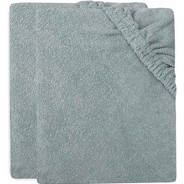 Badstof aankleedkussenhoes in de kleur Sea Green - Groen. Deze aankleedkussenhoes komt uit de Basics collectie en is gemaakt van badstof. Dit is extra fijn voor jouw kleintje. Badstof is lekker zacht, warm én het neemt gemakkelijk vocht op. Zo kun jij in alle comfort jouw kleintje verzorgen op het aankleedkussen. Wist je dat deze hoeslakentjes ook gewoon om het matrasje van de wieg en reiswieg passen? Extra handig dus! Dit is een 2-pack.