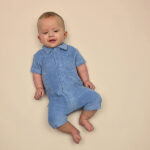 Frogs-and-Dogs-Happy-wit-you-onesie-korte-mouw-pijpjes-lichtblauw-badstof