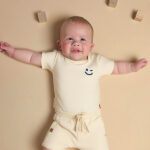 Frogs-and-Dogs-t-shirt-korte-mouw-beige-geprinte-smile