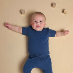 Frogs-and-Dogs-t-shirt-korte-mouw-donkerblauw-borstzakje-smile