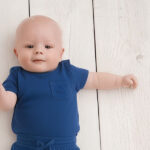 Frogs-and-Dogs-t-shirt-korte-mouw-donkerblauw-borstzakje-smile