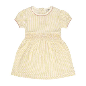 Dit prachtige Gold Glitter jurkje komt uit de All Collection van Frogs and Dogs en straalt pure elegantie uit. Het is uitgevoerd in de kleur Sheer Pink, een subtiele beige tint met een vleugje roze. De fijne gouden strepen, geweven met glinsterend gouddraad, geven het jurkje een sierlijke en feestelijke uitstraling.