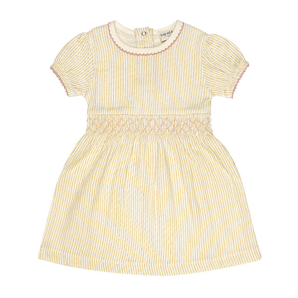 Dit prachtige Gold Glitter jurkje komt uit de All Collection van Frogs and Dogs en straalt pure elegantie uit. Het is uitgevoerd in de kleur Sheer Pink, een subtiele beige tint met een vleugje roze. De fijne gouden strepen, geweven met glinsterend gouddraad, geven het jurkje een sierlijke en feestelijke uitstraling.