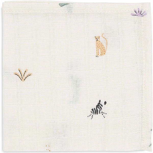 Dit leuke design Jungle Jambo komt uit de collectie van Jollein. Deze hydrofiele monddoekjes in het Jungle Jambo thema zijn onwijs schattig en perfect om snoetjes schoon en fris te houden. De leuke print met cheetah's, zebra's en girafjes in vrolijke kleurtjes maken deze monddoekjes helemaal leuk. Met een 3-pack als deze, grijp je nooit mis! Hydrofiele monddoekjes onderscheiden zich van andere monddoekjes omdat ze goed zijn in het vasthouden van vocht en ook zacht blijven wanneer ze vochtig zijn.