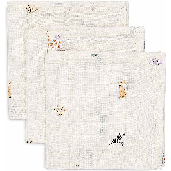 Dit leuke design Jungle Jambo komt uit de collectie van Jollein. Deze hydrofiele monddoekjes in het Jungle Jambo thema zijn onwijs schattig en perfect om snoetjes schoon en fris te houden. De leuke print met cheetah's, zebra's en girafjes in vrolijke kleurtjes maken deze monddoekjes helemaal leuk. Met een 3-pack als deze, grijp je nooit mis! Hydrofiele monddoekjes onderscheiden zich van andere monddoekjes omdat ze goed zijn in het vasthouden van vocht en ook zacht blijven wanneer ze vochtig zijn.