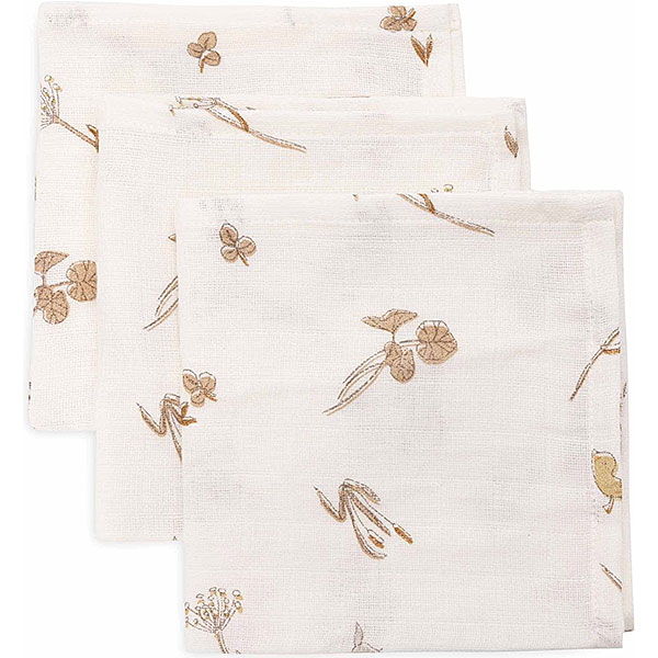Dit leuke design Riverside komt uit de collectie van Jollein. Deze hydrofiele monddoekjes in het Riverside thema met eendjes, konijnen en riverside plantjes, zijn onwijs schattig en perfect om snoetjes schoon en fris te houden. Deze monddoekjes komen in een 3-pack, zo heb jij altijd genoeg! Hydrofiele monddoekjes onderscheiden zich van andere monddoekjes omdat ze goed zijn in het vasthouden van vocht en ook zacht blijven wanneer ze vochtig zijn.