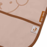 Deze roze slab met mouwen Peekaboo uit de collectie van Jollein is fantastisch! Het is een soort schortje dat de kleertjes van jouw baby of dreumes extra goed beschermt dankzij de mouwtjes. En waarom zit er aan de onderkant een dubbele laag stof? Daar is over nagedacht! Tijdens het zelfstandig eten kan er gemakkelijk voedsel langs het kinnetje op de slab druipen.