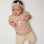 Baby T-shirt Bloom roze met bloemenprint – Frogs and Dogs