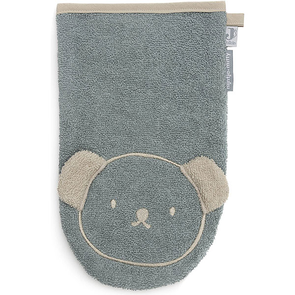 Deze zeegroene badstof washand Boris komt uit de Miffy-collectie van Jollein en is perfect voor dagelijks gebruik. Hij is heerlijk zacht en lief voor het kwetsbare huidje van jouw baby. Dankzij de extra lengte blijft hij goed om je hand zitten. Het washandje heeft een geborduurd gezichtje en 'losse' oortjes. Daarnaast is er een handig lusje om hem op te hangen.