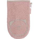 Deze roze badstof washand Knorretje - Grunty komt uit de Miffy-collectie van Jollein en is perfect voor dagelijks gebruik. Hij is heerlijk zacht en lief voor het kwetsbare huidje van jouw baby. Dankzij de extra lengte blijft hij goed om je hand zitten. Het washandje heeft een geborduurd gezichtje en 'losse' oortjes. Daarnaast is er een handig lusje om hem op te hangen.