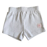 Dit schattige korte broekje, ook wel short genoemd, in de kleur wit komt uit de Love Garden babykleding collectie van Frogs and Dogs. Het broekje heeft een zachte, effen tint en is gemaakt van comfortabel materiaal, perfect voor de warme zomerdagen.
