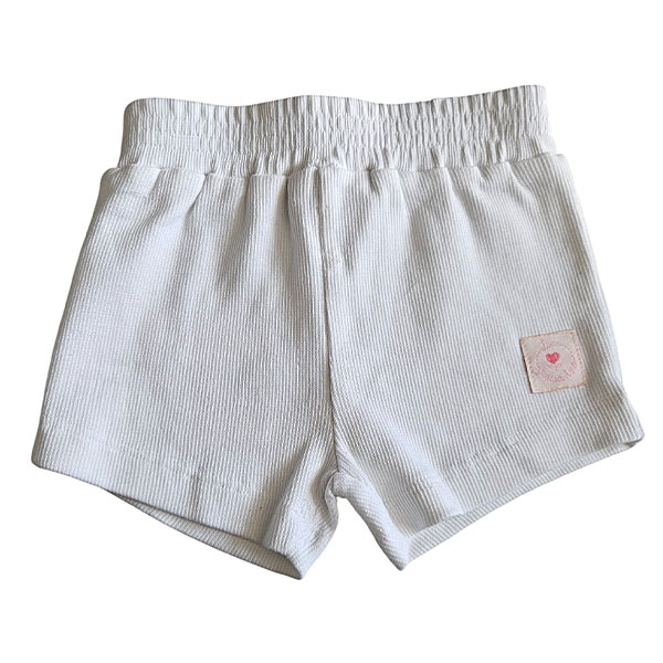 Dit schattige korte broekje, ook wel short genoemd, in de kleur wit komt uit de Love Garden babykleding collectie van Frogs and Dogs. Het broekje heeft een zachte, effen tint en is gemaakt van comfortabel materiaal, perfect voor de warme zomerdagen.